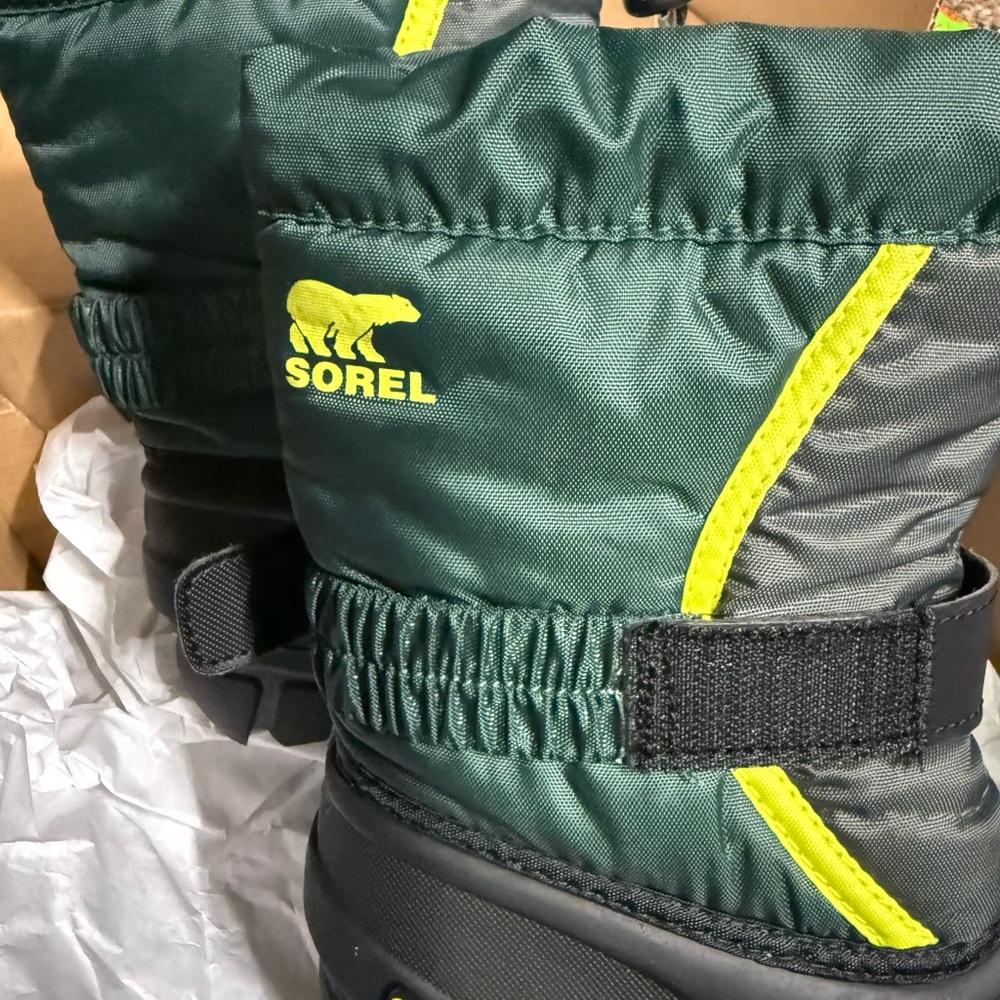 Sorel Kids Commander Boots in Green and Yellow